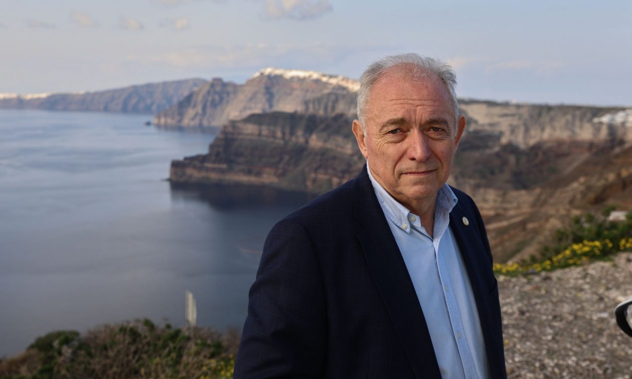 Λέκκας από Σαντορίνη: «Η σεισμική ακολουθία μπορεί να διαρκέσει πάνω από πέντε εβδομάδες»