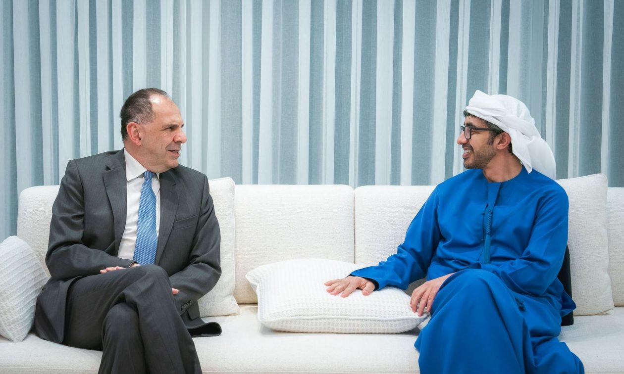 Στα Ηνωμένα Αραβικά Εμιράτα ο Γιώργος Γεραπετρίτης – Στην ατζέντα η επόμενη μέρα στη Συρία