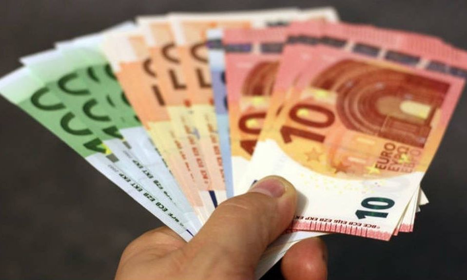Νέο επίδομα 300 ευρώ – Ποιοι είναι οι δικαιούχοι