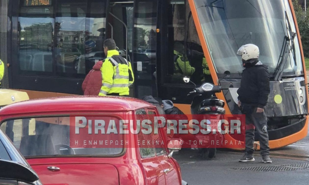 Νέο Φάληρο: Μηχανάκι συγκρούστηκε με Τραμ – Τραυματίας ο οδηγός
