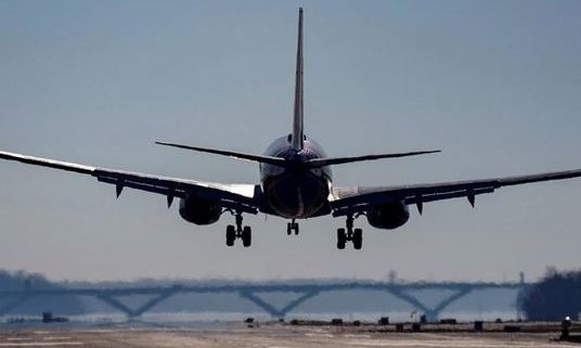 Αεροπλάνο έκανε αναγκαστική προσγείωση στην Αθήνα – Κατέρρευσε πιλότος κατά την διάρκεια της πτήσης