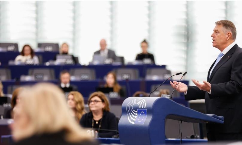 Ρουμανία: Ο Γιοχάνις ανακοίνωσε ότι θα παραιτηθεί από Πρόεδρος