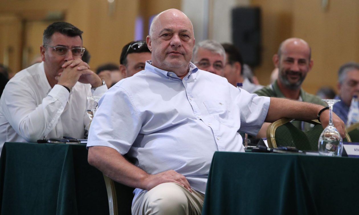 Βόλος: Απατεώνας παρίστανε τον Αχιλλέα Μπέο και παρήγγειλε σουβλάκια αξίας 500 ευρώ