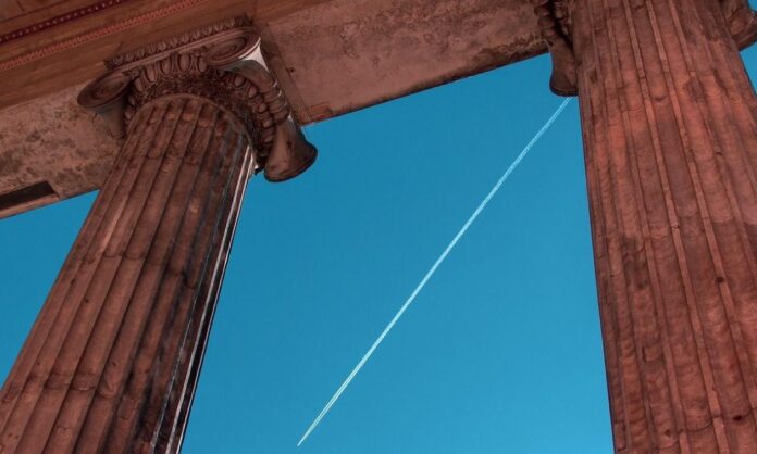 1626280-ec3124d9-contrail.jpg