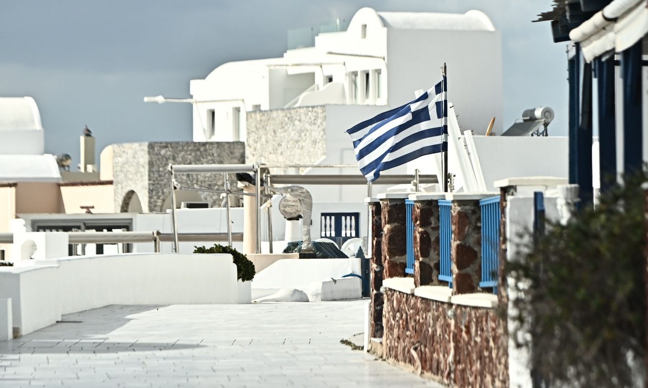 Σαντορίνη: Προς παράταση των έκτακτων μέτρων και των κλειστών σχολείων – Νέα σύσκεψη των ειδικών