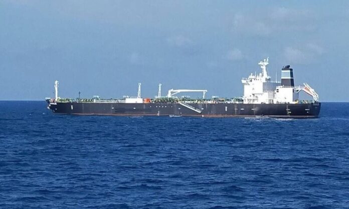 1626567-tanker-peirateia.jpg