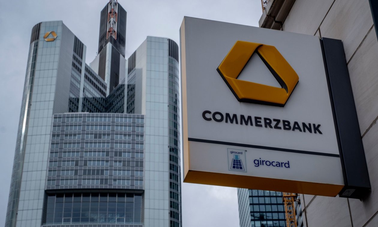 Commerzbank: Έρχονται 4.000 απολύσεις – Με εξαγορά απειλεί η Unicredit