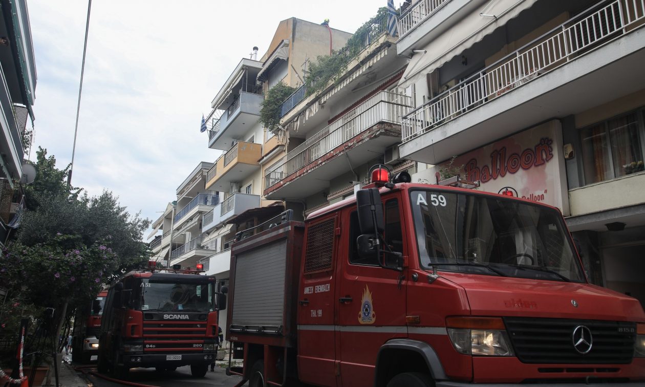Θεσσαλονίκη – Ακραία εμμονή: 28χρονος πήγε να βάλει φωτιά στο σπίτι της πρώην του
