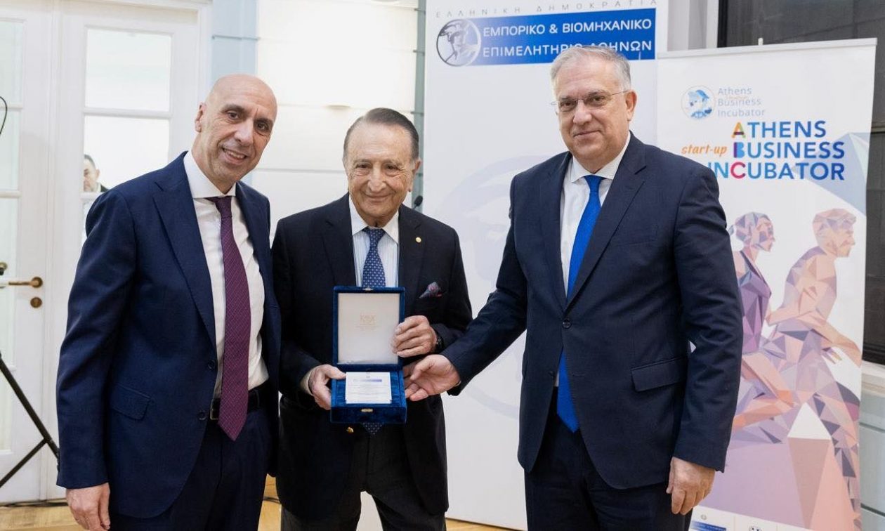 Θεοδωρικάκος από το ΕΒΕΑ: «Ενισχύουμε και εκσυγχρονίζουμε τον θεσμό των Eπιμελητηρίων»