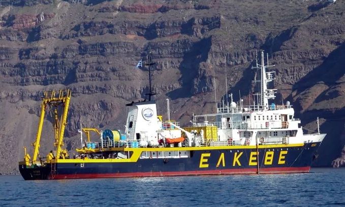 Το ηφαίστειο Κολούμπο στο επίκεντρο: Επιστήμονες τοποθετούν ειδικό μηχάνημα για τα αέρια