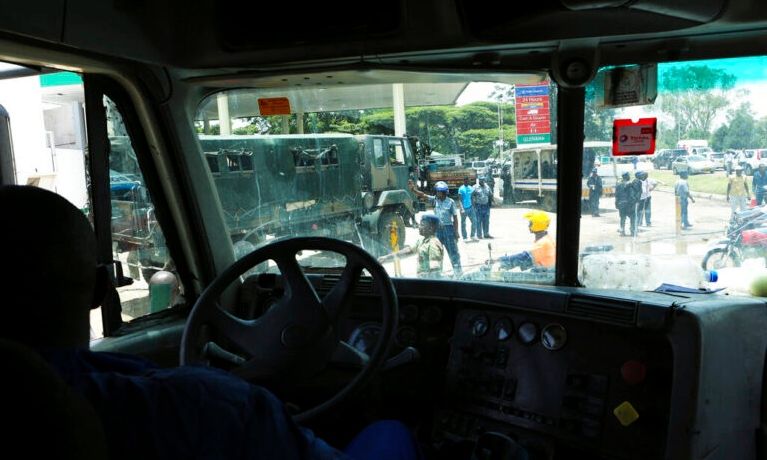Σφοδρό τροχαίο μεταξύ λεωφορείου και φορτηγού στη Ζιμπάμπουε – Τουλάχιστον 24 νεκροί