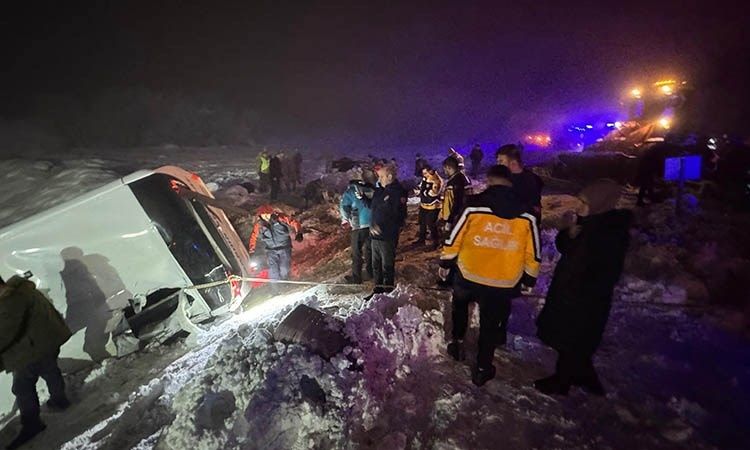 Τραγωδία στην Τουρκία: Τουλάχιστον τέσσερις νεκροι και δεκάδες τραυματίες σε ανατροπή λεωφορείου