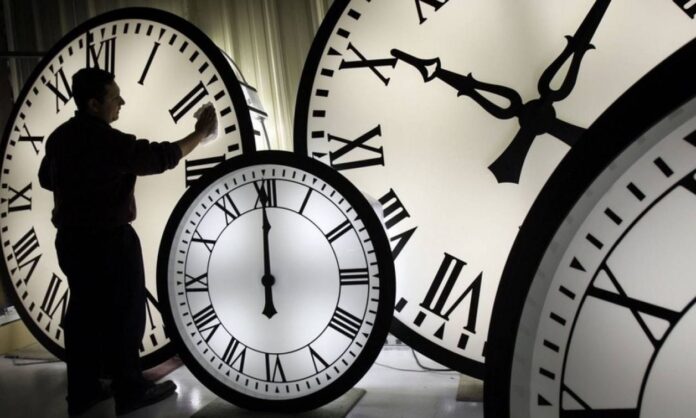 1627005-clocks.jpg