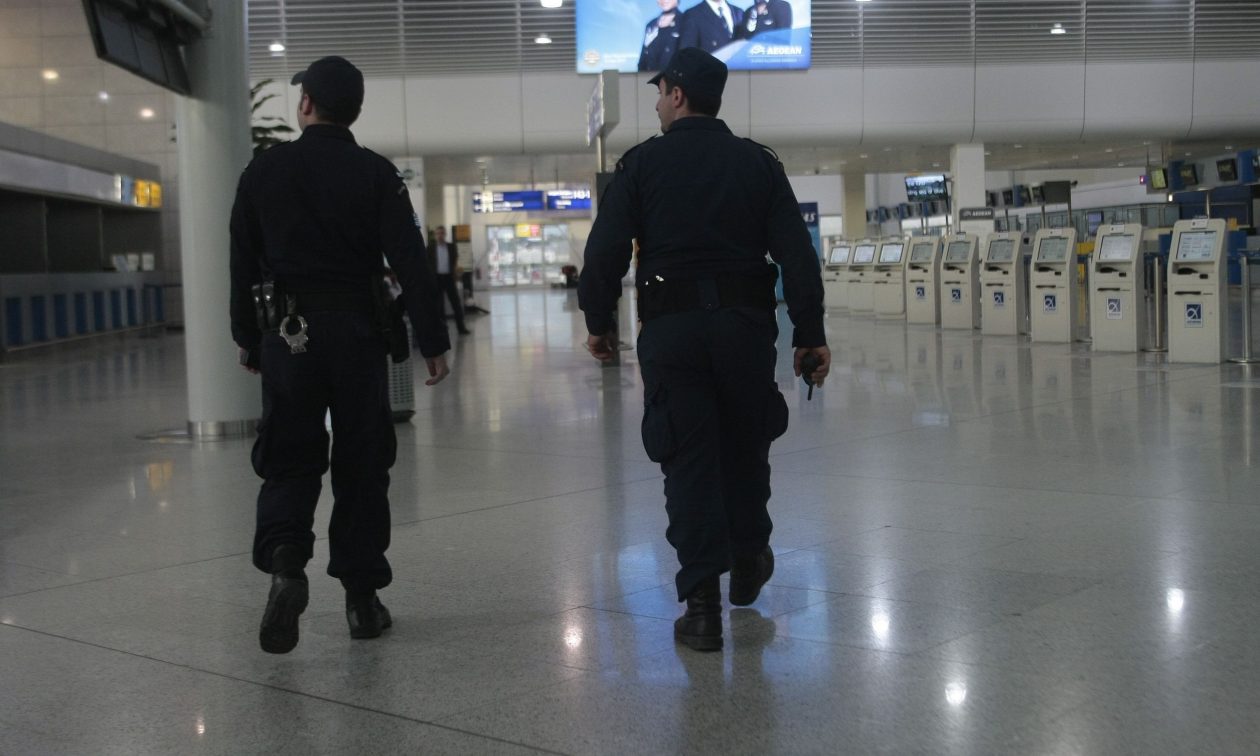 «Ελ. Βενιζέλος»: Συνελήφθη γυναίκα που προσπάθησε να εισάγει πάνω από 26 κιλά ακατέργαστης κανναβης