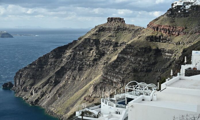 1627481-f650dcba-santorini-seismoi.jpg