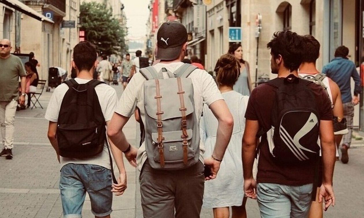 Επίδομα 150 ευρώ σε νέους: Πότε και πώς υποβάλλονται οι αιτήσεις