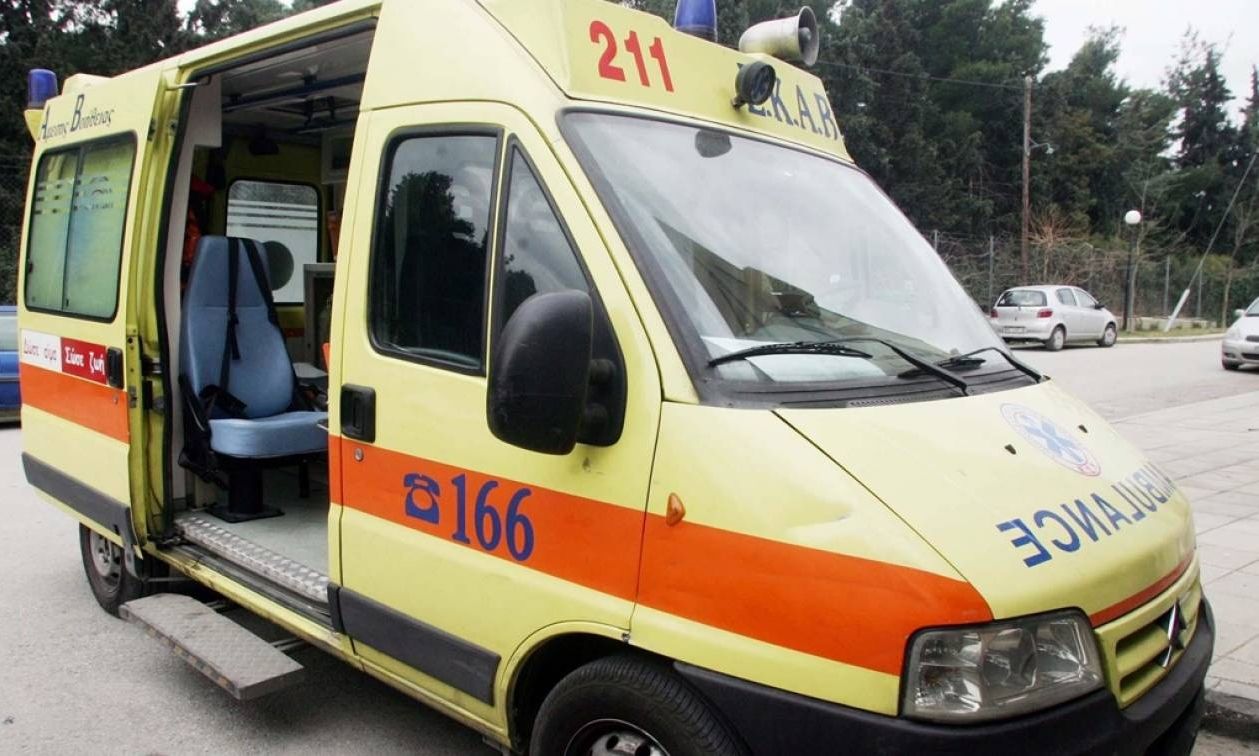 Τραγωδία στον Καρέα: Νεκρός άνδρας που παρασύρθηκε από αυτοκίνητο