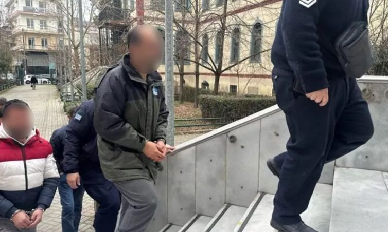 Κομοτηνή: Παράνομες εργασίες σε μουσουλμανικό τέμενος έφεραν συλλήψεις και αντιπαράθεση – Τι συνέβη