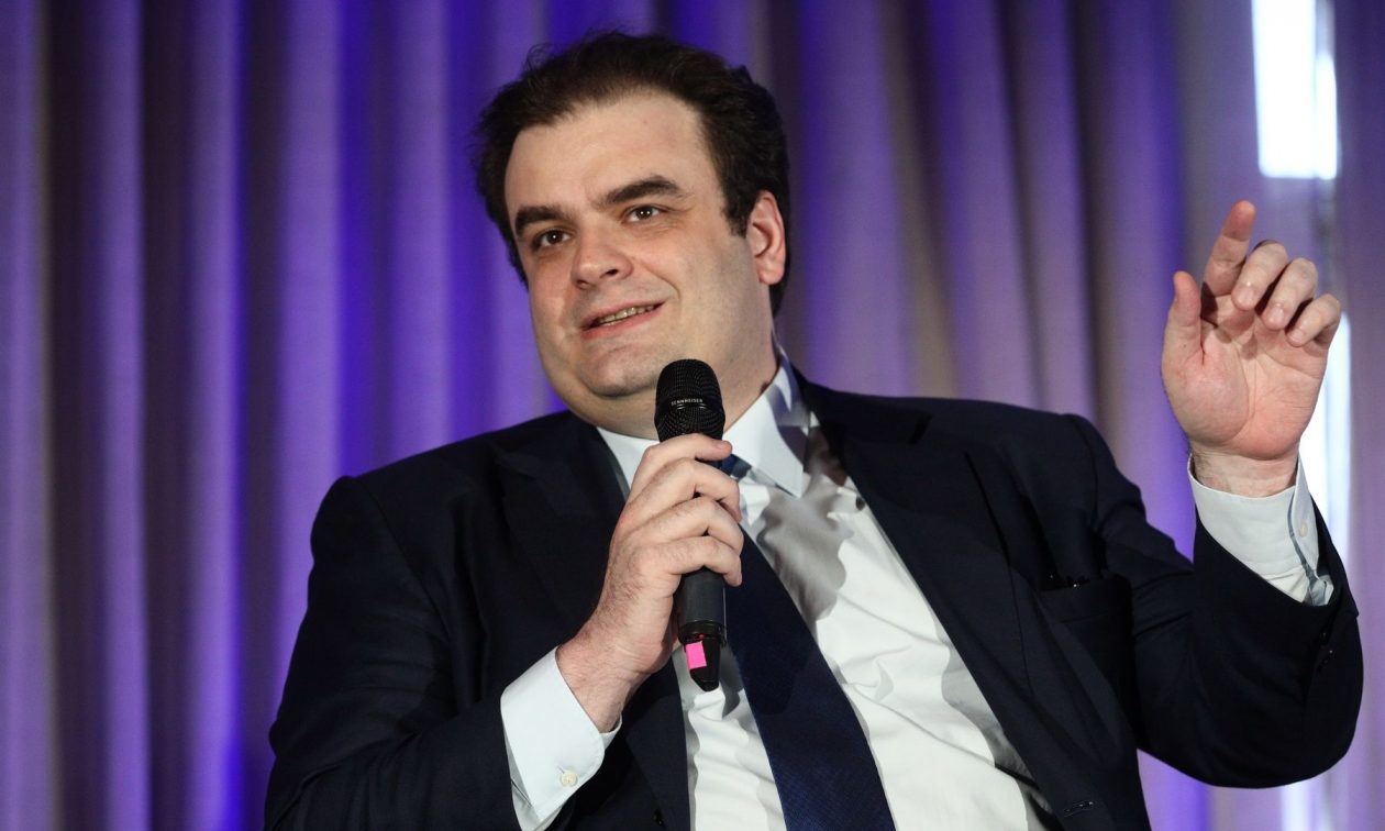 Απασφάλισε κατά Πιερρακάκη το ΠΑΣΟΚ: Η Σορβόννη να σας αναγορεύσει επίτιμο διδάκτορα τοξικότητας