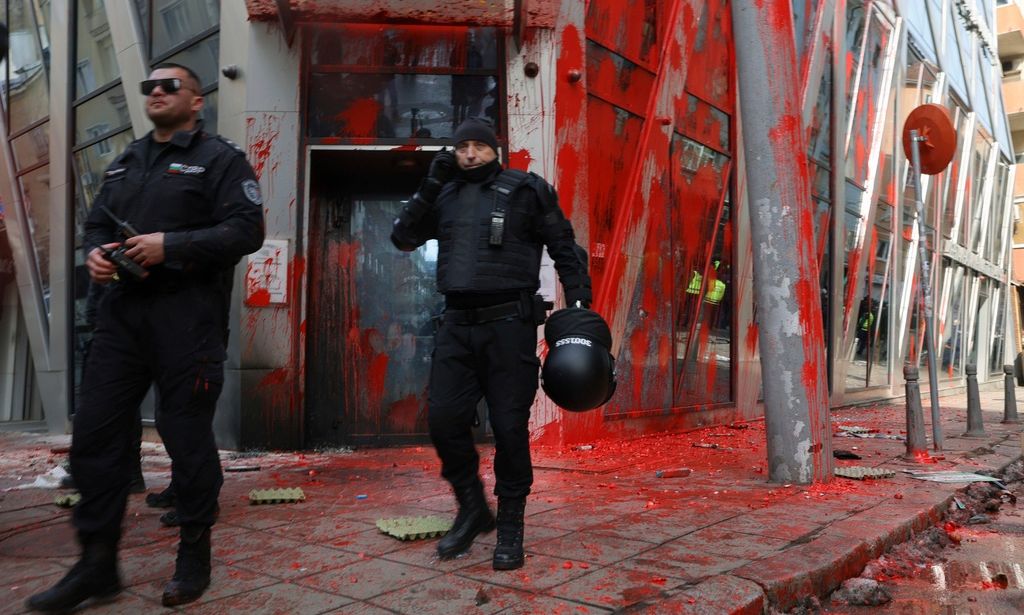 Βουλγαρία: Βανδάλισαν κτίριο της ΕΕ στη Σόφια σε διαδήλωση κατά της ένταξης της χώρας στο ευρώ