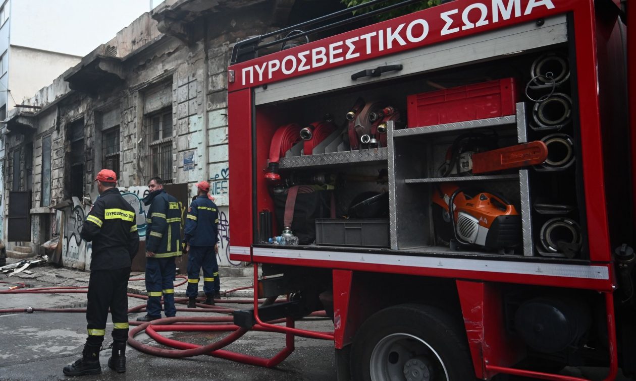 Φωτιά σε ταβέρνα στη Λάρισα – Επί τόπου η Πυροσβεστική