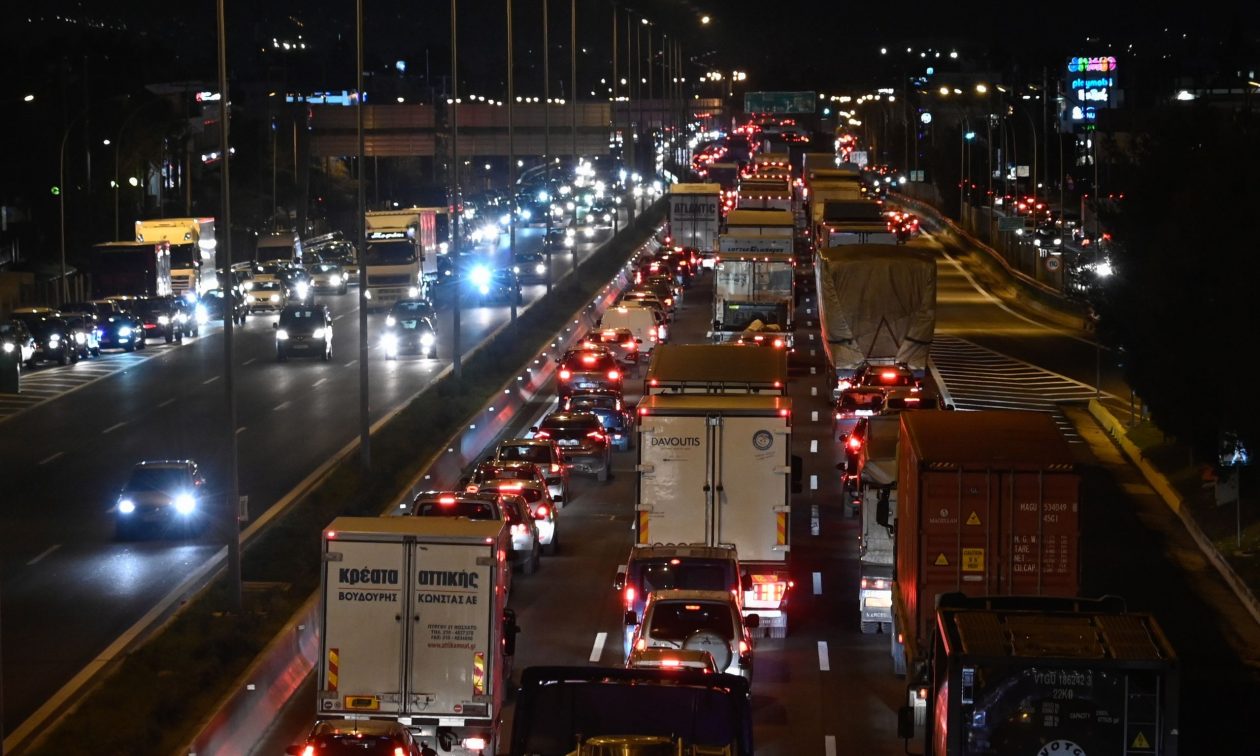 Κίνηση: Τροχαίο ατύχημα στον Κηφισό – Τεράστιες καθυστερήσεις στο ρεύμα προς Λαμία