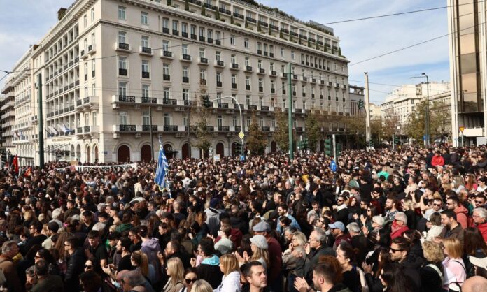 1629579-e4e23c7b-athina-syntagma-poreia.jpg