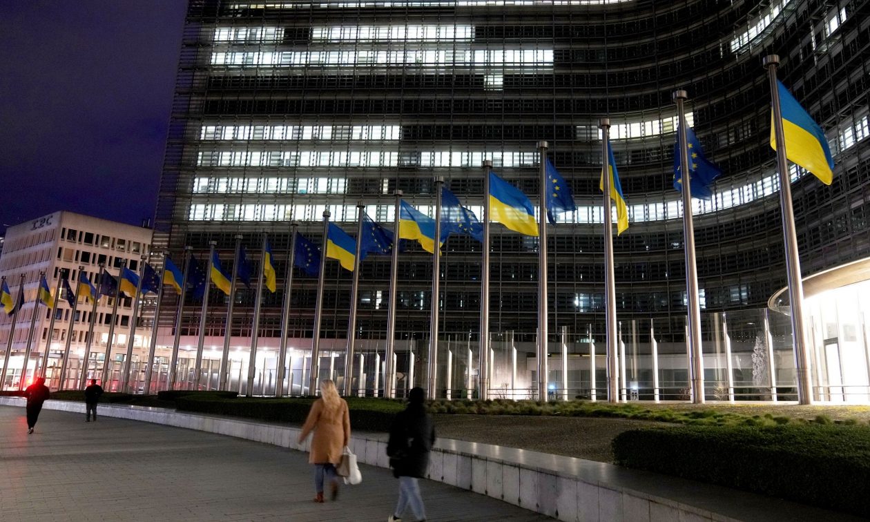 Η ΕΕ εγκρίνει τη 16η δέσμη κυρώσεων κατά της Ρωσίας στην 3η επέτειο του πολέμου στην Ουκρανία