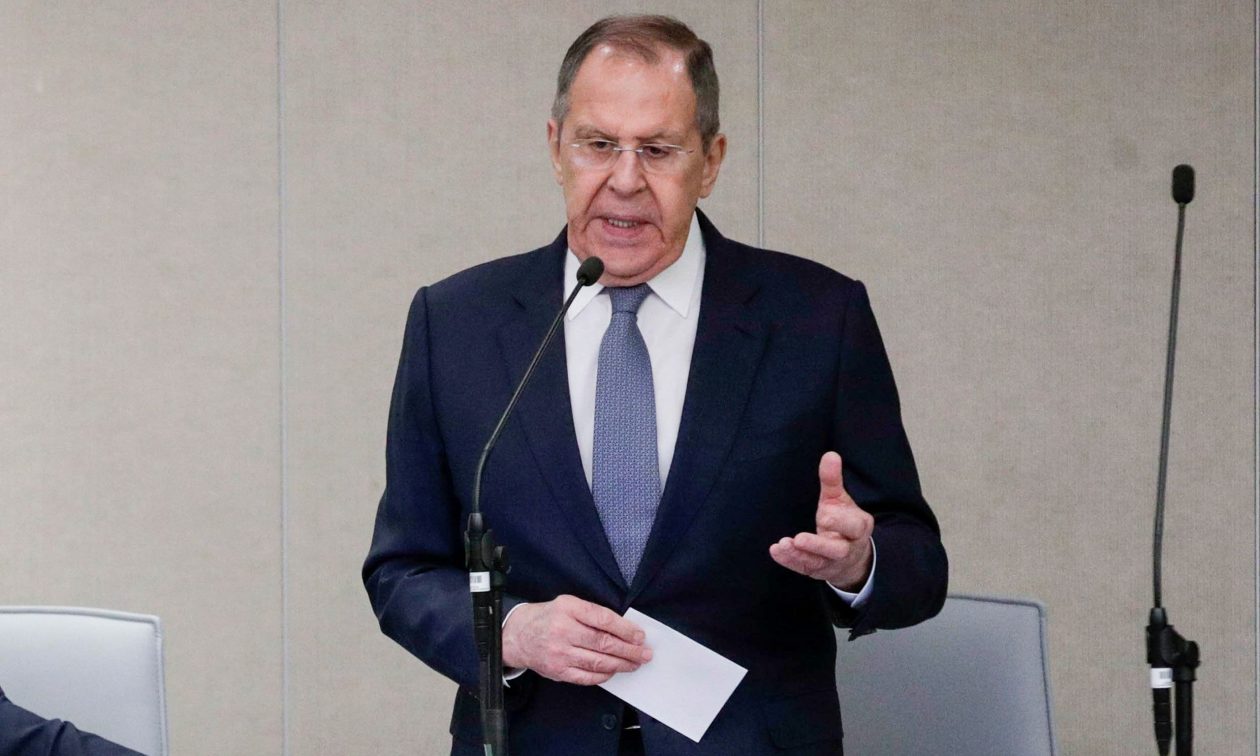 Λαβρόφ: Η Ρωσία θα σταματήσει τις εχθροπραξίες όταν πετύχει αυτό που επιδιώκει μέσω διαπραγματεύσεων