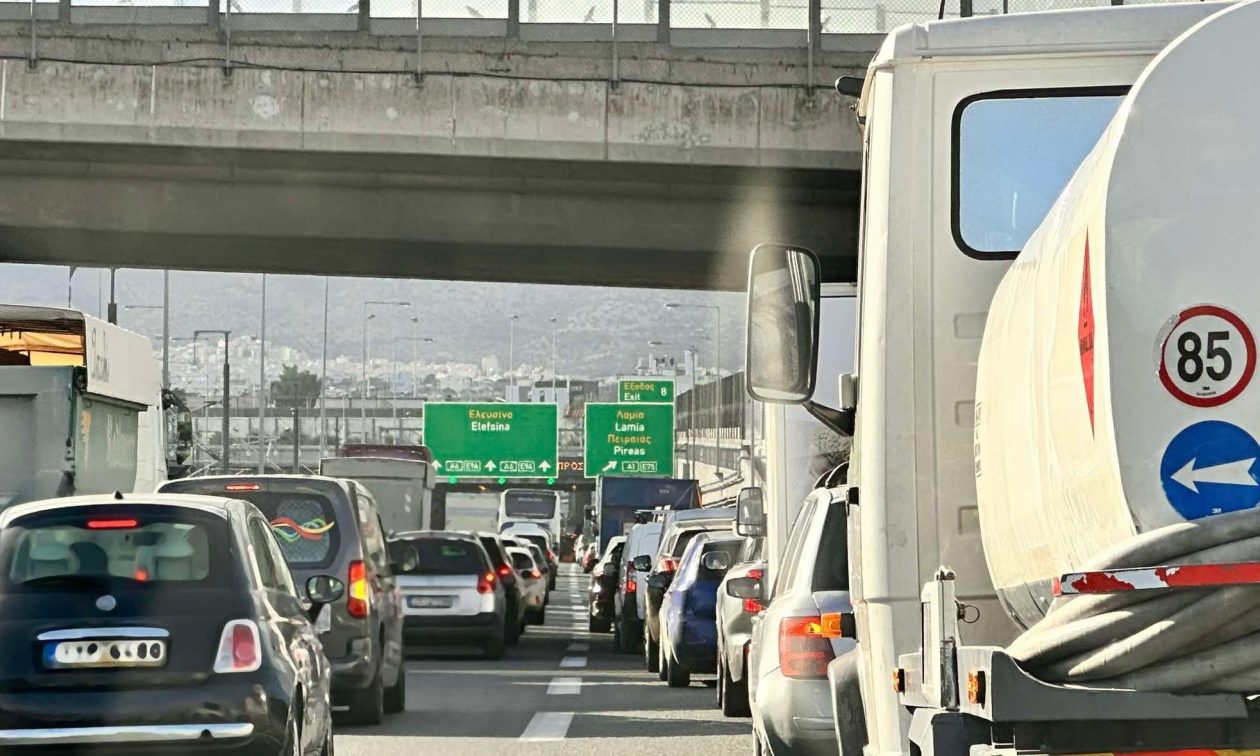 Κίνηση στους δρόμους: Τροχαίο ατύχημα στην Αττική οδό – Πού παρατηρούνται καθυστερήσεις