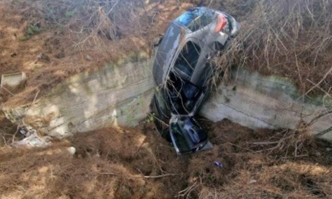 Απίστευτο τροχαίο στη Ρόδο: Έπεσε σε χαντάκι για να αποφύγει ελάφι – Έγκλωβίστηκε όλο το βράδυ