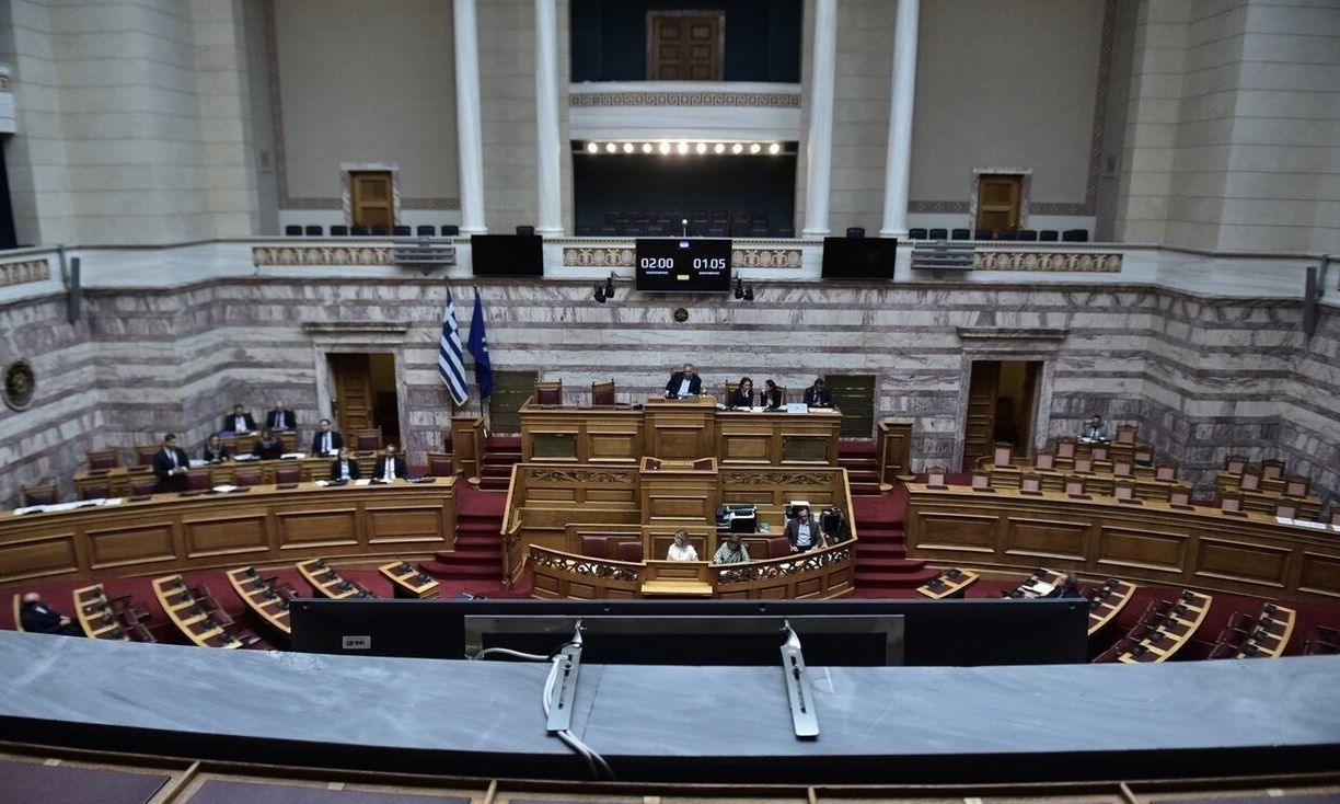 Έρευνα Prorata: Μειώνεται η διαφορά της ΝΔ με το ΠΑΣΟΚ – Τι λένε οι πολίτες για τα Τέμπη