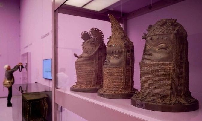Η Ολλανδία επιστρέφει λεηλατημένους θησαυρούς στη Νιγηρία: Επαναπατρίζονται 119 μπρούτζινα αγάλματα