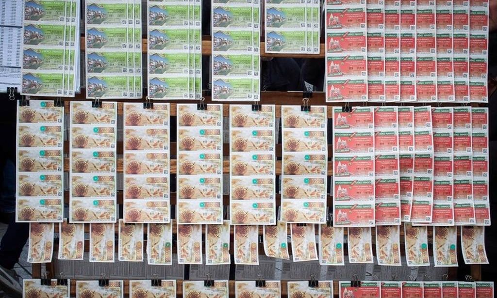 Κλέφτες αγόρασαν νικητήριο λαχείο με κλεμμένη κάρτα – Ο ιδιοκτήτης προτείνει να το μοιραστούν