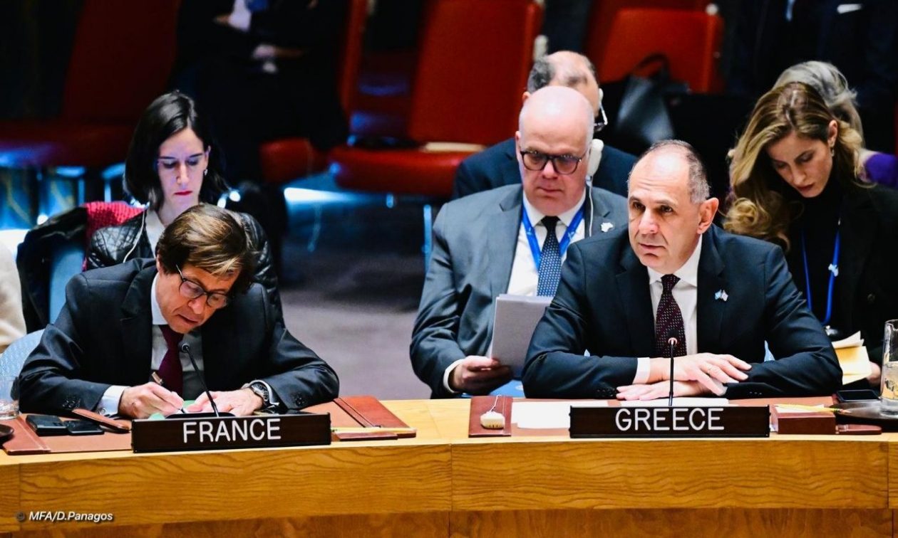 Γεραπετρίτης: Ενημέρωσε τον υπουργό Εξωτερικών της Κύπρου για τις εξελίξεις στον ΟΗΕ