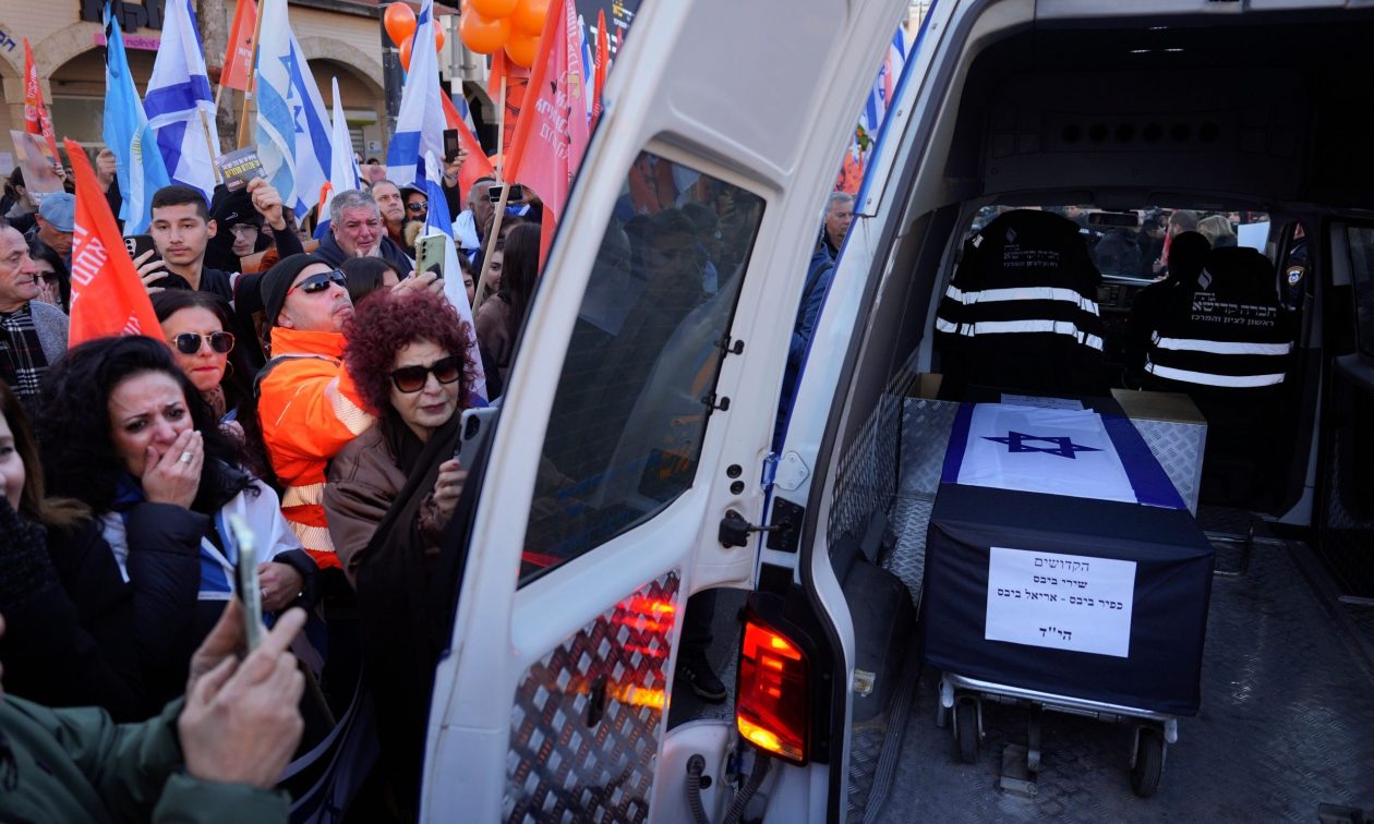 Γάζα: Η Χαμάς παρέδωσε 4 σορούς ομήρων στον Ερυθρό Σταυρό