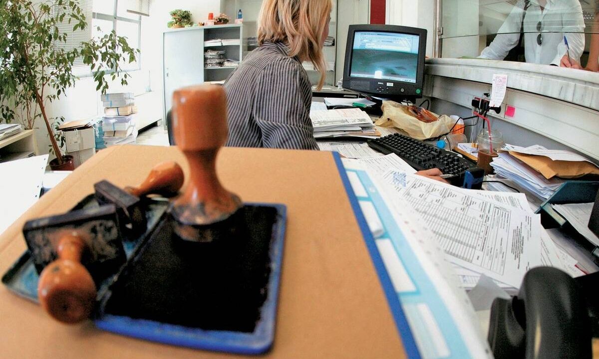 Δημόσιο: Αυξήσεις μισθών και αναδρομικά 11 μηνών – Οι μεγάλοι κερδισμένοι