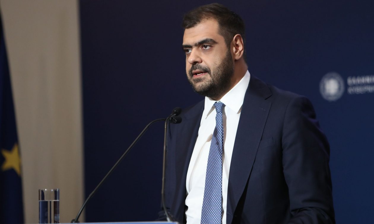 Παύλος Μαρινάκης: Live η ενημέρωση των πολιτικών συντακτών από τον κυβερνητικό εκπρόσωπο