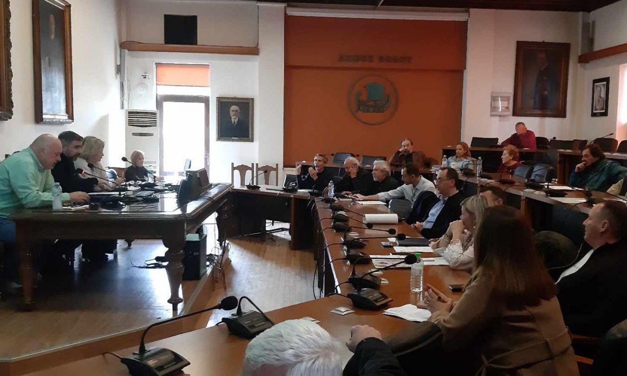 Χαμός στο ΔΣ για την ώρα της συνεδρίασης – Αχιλλέας Μπέος: «Η πλειοψηφία μίλησε, άντε γεια νούμερα»