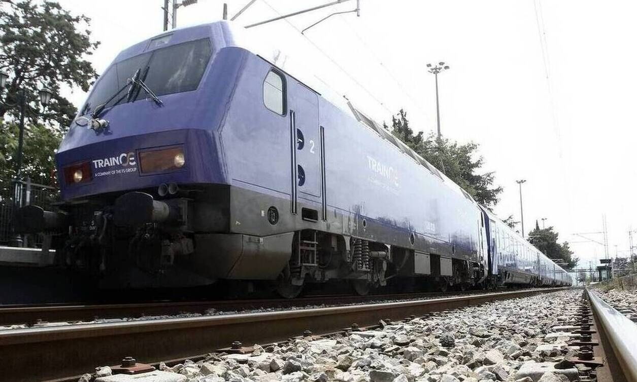Πρόβλημα στην αμαξοστοιχία σε δρομολόγιο Θεσσαλονίκη-Αθήνα – Οι επιβάτες κατέβηκαν στο Λιανοκλάδι