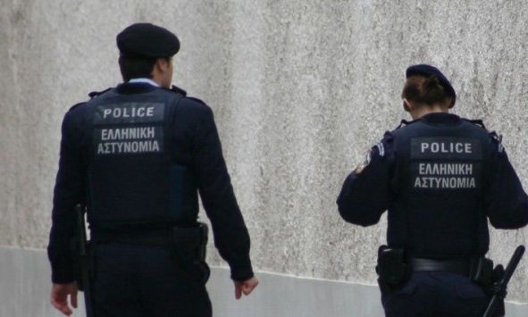 Δεκάδες συλλήψεις και έλεγχοι από τις πεζές περιπολίες στο κέντρο της Αθήνας