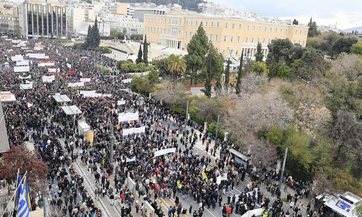 Τέμπη: «Ο πόνος είναι τεράστιος», «Απαιτούμε δικαιοσύνη», «Κάποιοι να πάρουν την ευθύνη»