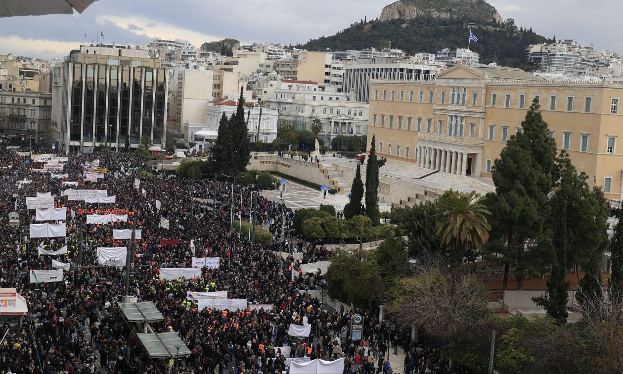 Τέμπη: «Δεν θέλουμε το κράτος να σκοτώνει τα παιδιά μας» – Ηχηρό μήνυμα από τον Ηλία Παπαγγελή