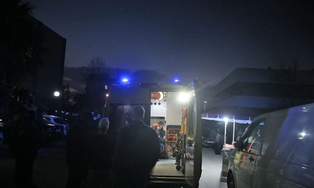 Τραγωδία στους Αγίους Αναργύρους: Ανασύρθηκε χωρίς τις αισθήσεις του μετά από τροχαίο