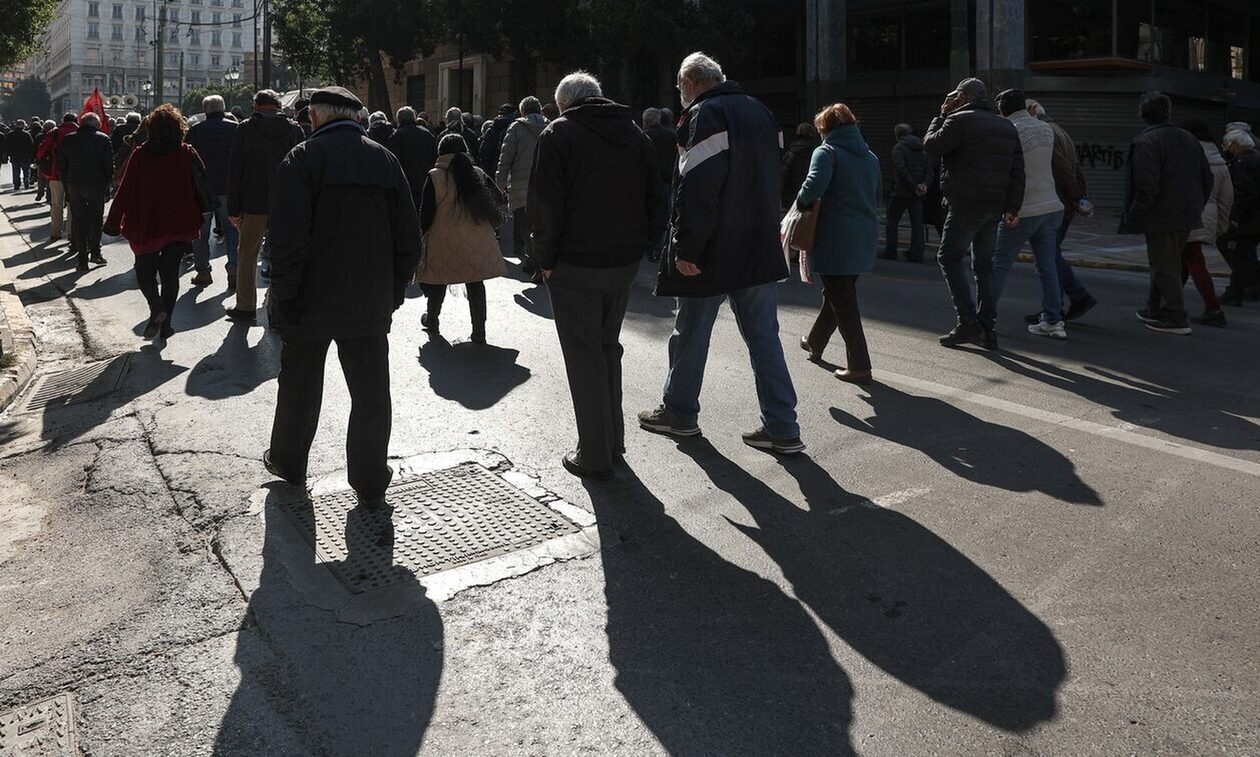 Συντάξεις Απριλίου: Πότε πληρώνονται οι συνταξιούχοι – Αυτές είναι οι ημερομηνίες