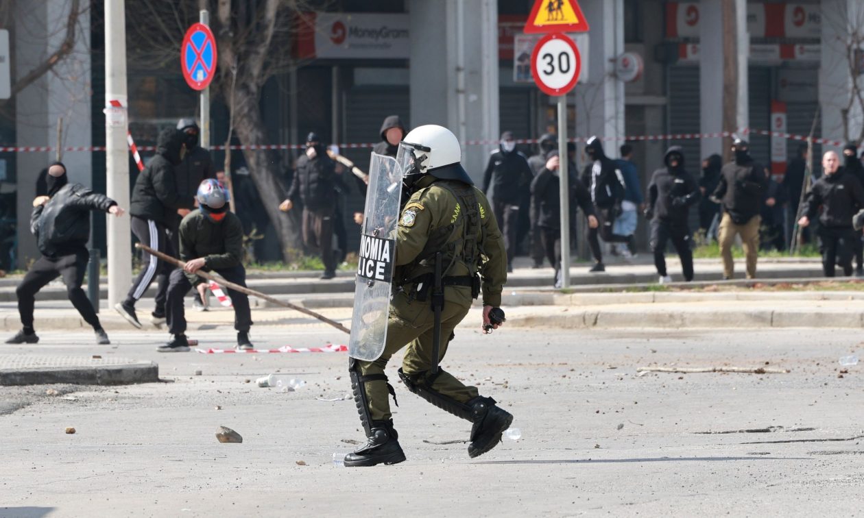 Τέμπη: 13χρονος στη Θεσσαλονίκη συνελήφθη με μολότοφ