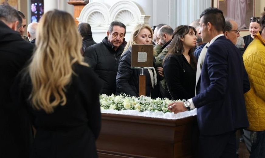 Ηράκλειο: Το τελευταίο «αντίο» στον Μανώλη Λιδάκη