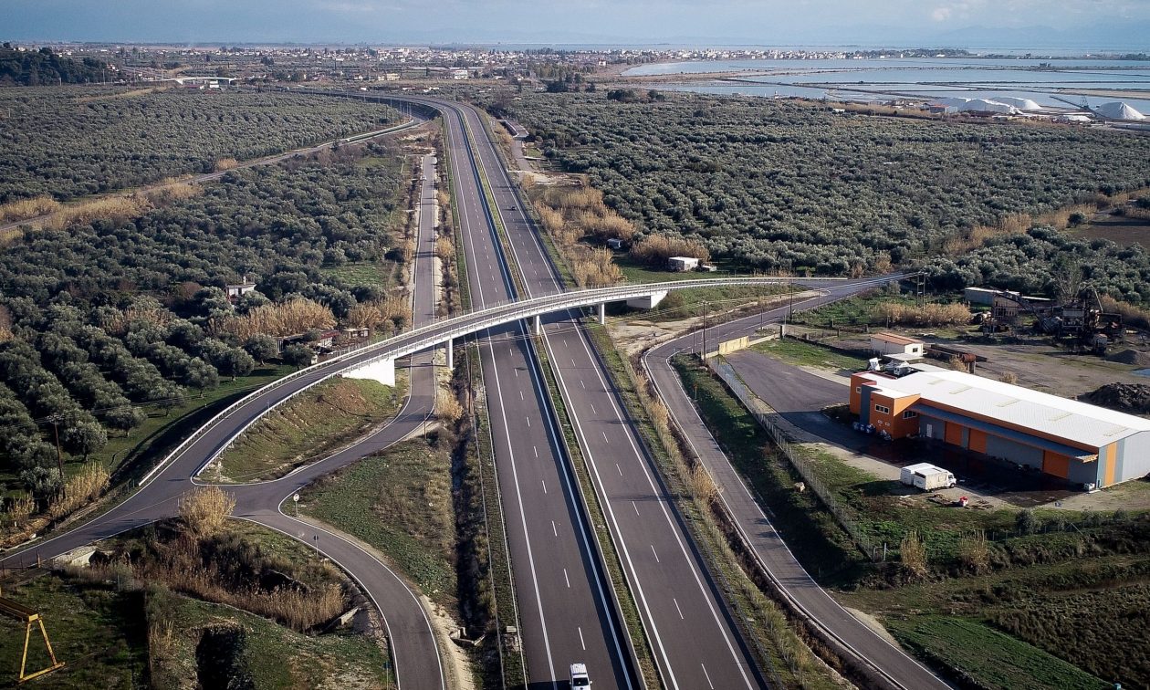 Δίπλωσε νταλίκα στην Ιονία Οδό – Κυκλοφοριακή δυσχέρεια κοντά στην Άρτα