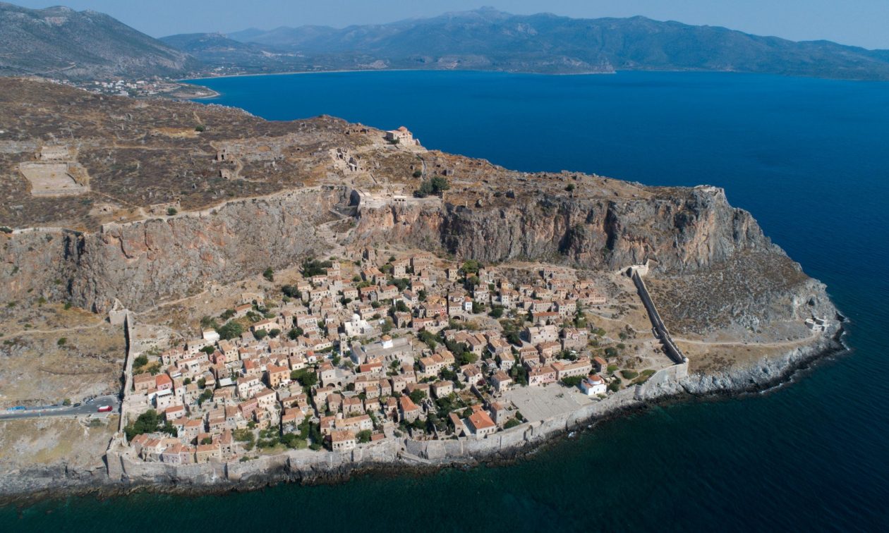 Μονεμβασιά: Ξεκινά μέσα στο Μάρτιο το έργο του φωτισμού του βράχου