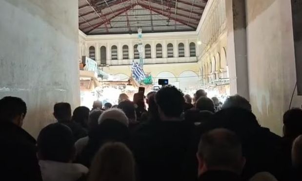 Ολονυχτία στη Βαρβάκειο για την Καθαρά Δευτέρα – Άνοιξε στις 21.00, ουρές πολιτών
